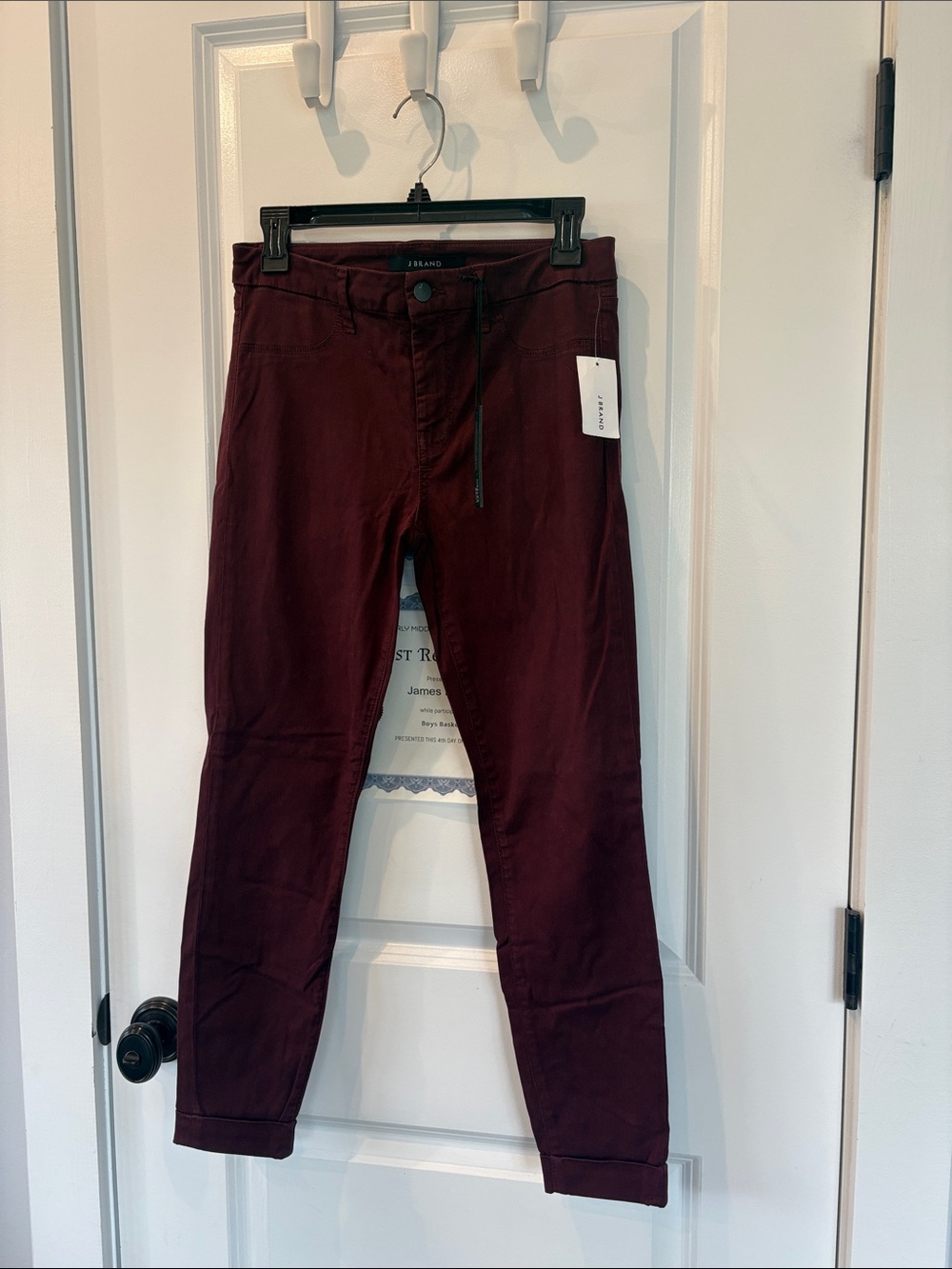 NEW J Brand Anja Clean Cuff Cropped Women’s Burgundy Jeans